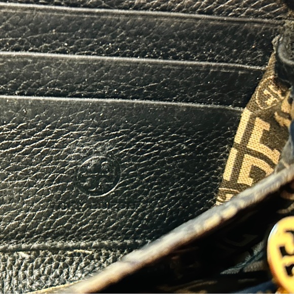Tory Burch Black Croc-Embossed Long Zippy Wallet With Interior Logo Pattern - Picture 11 of 14